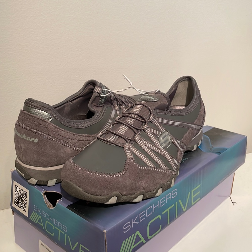 New Sketchers size 10 sneakers